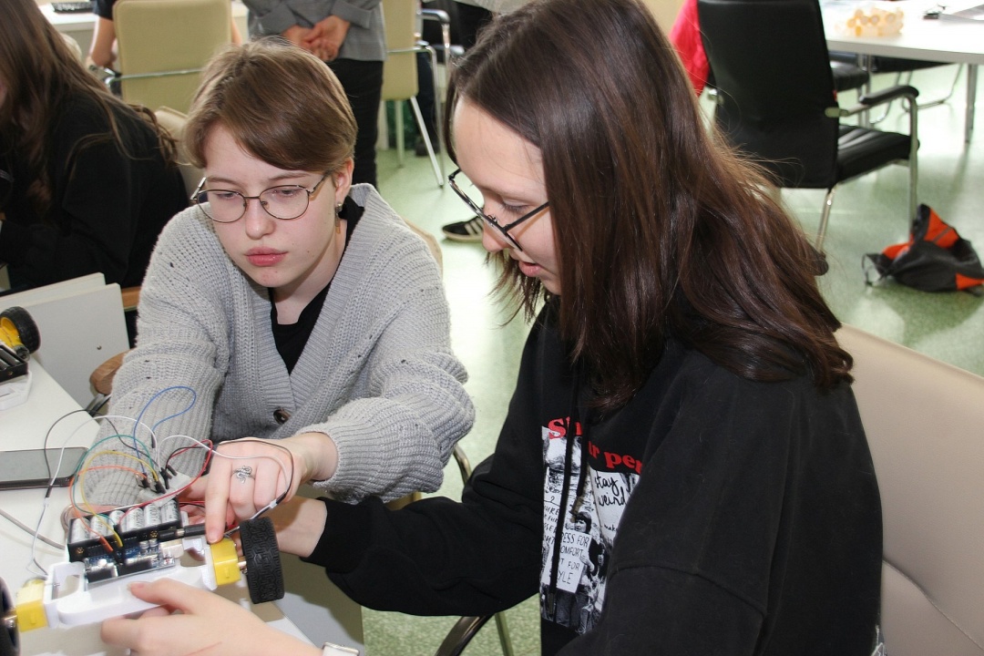 2NVUWoHYVg.jpg 2NVUWoHYVg.jpg