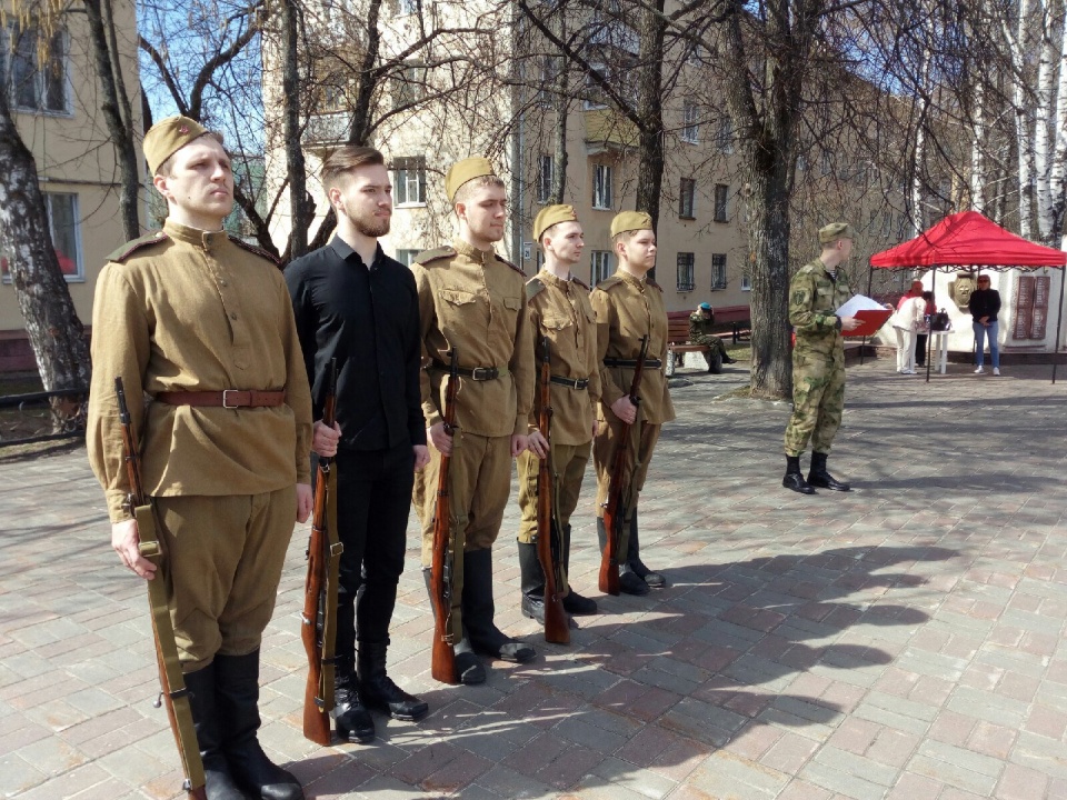 R2TyIcziZB.jpg R2TyIcziZB.jpg