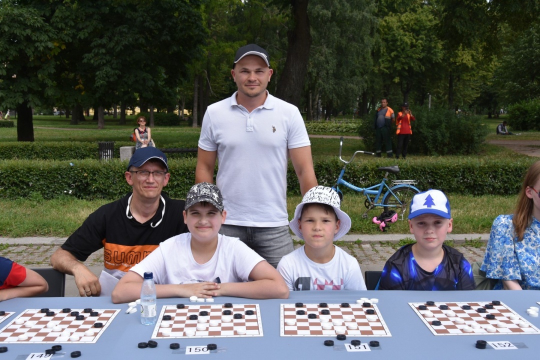 mJNPeEMETz.jpg mJNPeEMETz.jpg