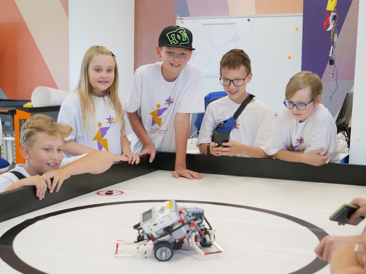 r2_n2zlHfzU.jpg r2_n2zlHfzU.jpg