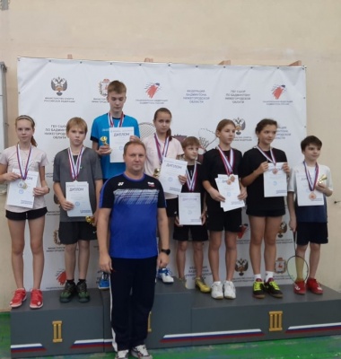 Бадминтон-2.jpg Бадминтон-2.jpg