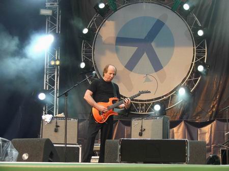 Андриан Белью