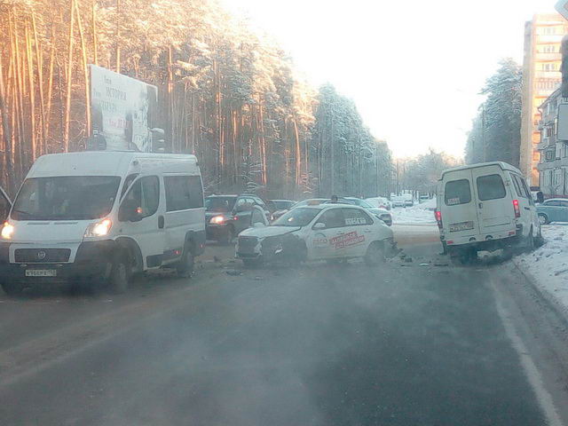 ДТП из трёх машин ДТП из трёх машин