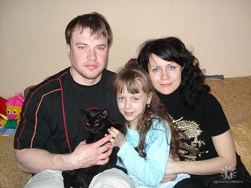 Семья Макарцевых: папа Вадим, мама Лена, дочь Влада и кот Сильвестр