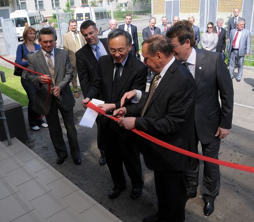 Церемония открытия центра. Справа налево: В.Костюков, И.Каменских, С.Чу, Ю.Якимов.