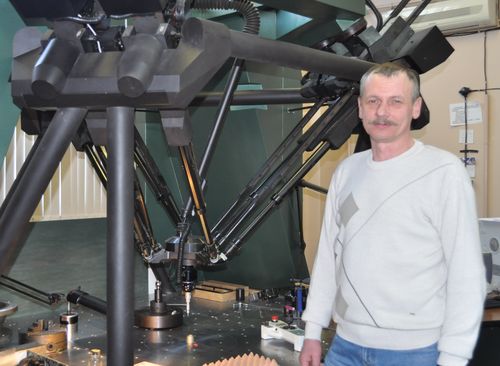 А.Дроздов и уникальный станок КИМ-1000