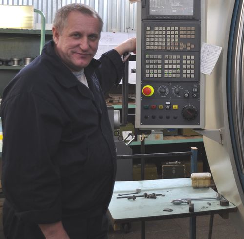 В.Калашников за станком с ГПУ