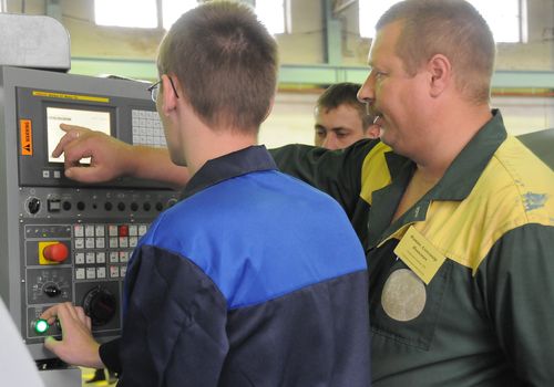 Дебютанты конкурса - операторы станков с ЧПУ