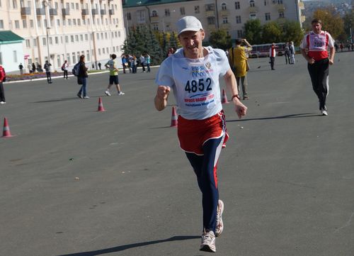 Ветеран спорта В.Линник покоряет пятикилометровку 