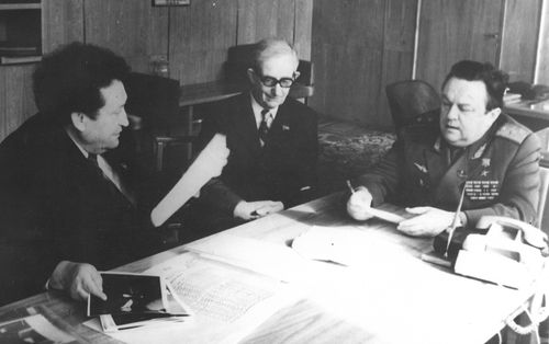 Слева направо: С.Кормер, Ю.Харитона, Е.Негин