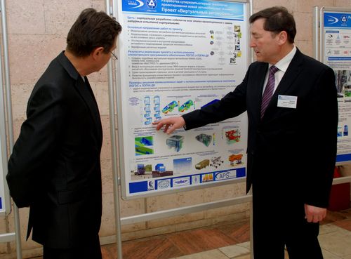 Старший научный сотрудник ИТМФ С.Егоршин и Д.Валеев (справа)