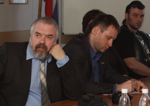 Психотерапевт В.Виллер (на переднем плане): "Зависимость излечить нельзя"