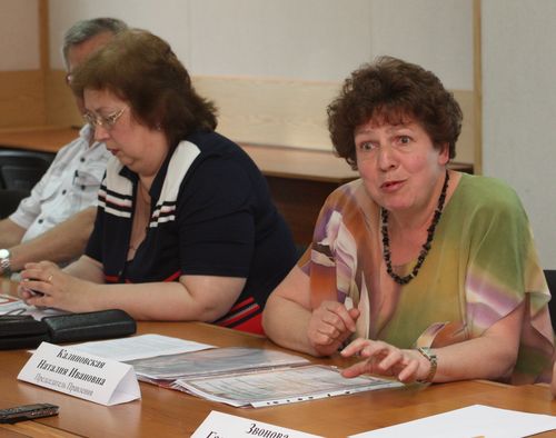 Председатель ассоциации советов многоквартирных домов Н.Калиновская (справа): "Поведение власти говорит о непрофессионализме"