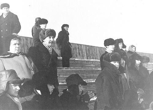 М.А.Григорьев (четвертый слева в нижнем ряду) на трибуне