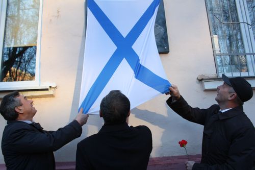 Ю.Якимов и А.Голубев на открытии памятной доски адмиралу Ушакову