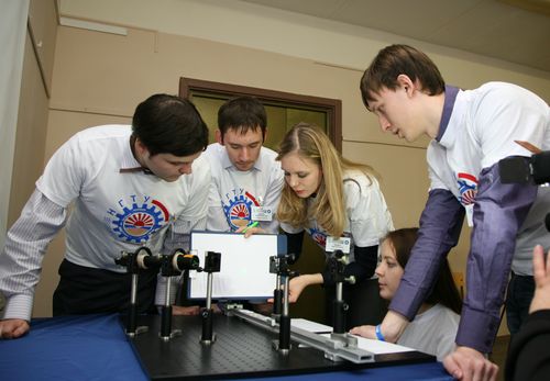 Команда НГТУ проходит лдин из этапов квеста