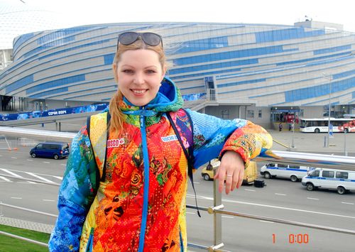 За моей спиной - ледовая арена "Шайба"