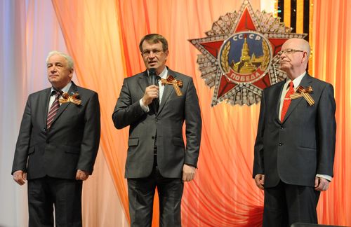 Ветеранов поздравляли И.Никитин, В.Костюков и Р.Илькаев