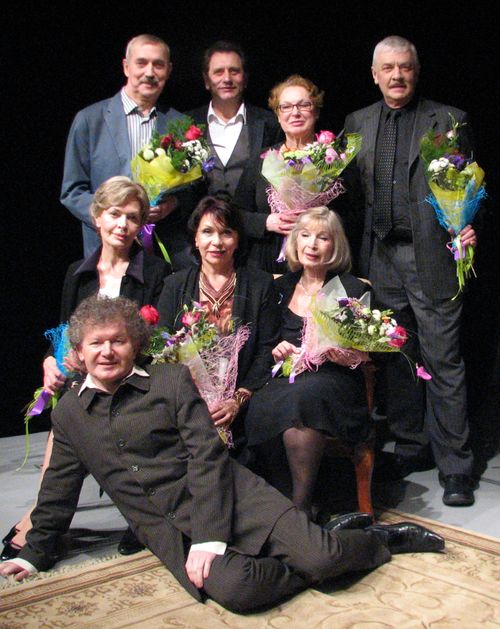 После выступления. Е.Киндинов - крайний справа в верхнем ряду