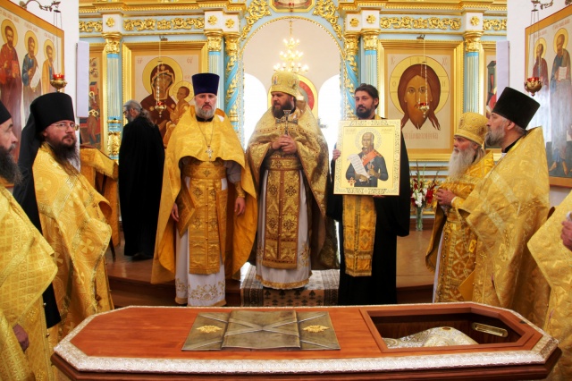 Передача-мощей-Феодора-Ушакова.jpg Передача-мощей-Феодора-Ушакова.jpg