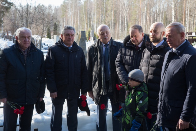 img-f-9075.jpg img-f-9075.jpg