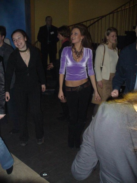 Танцульки. В центре - No4naia