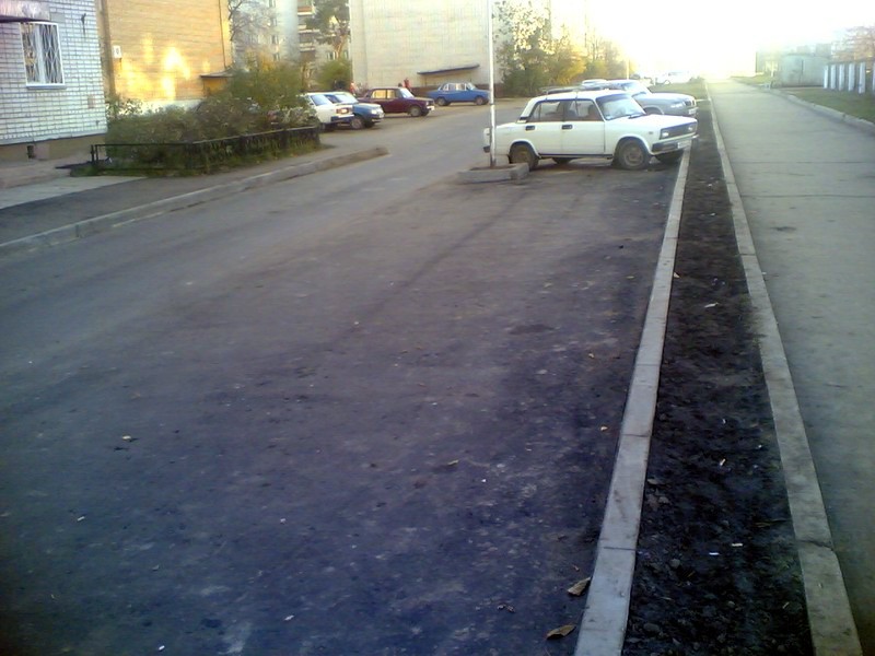 Минус газон, плюс стоянка