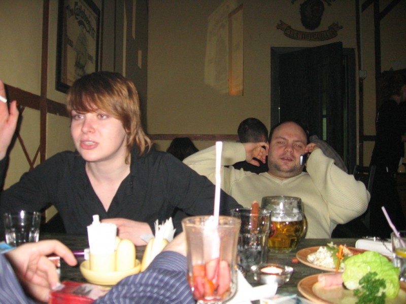 "Такое ощущение, что он снимает с ушей лапшу, которую ему вешают в трубку" (с)