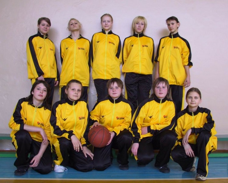 девочки в разминочной форме_s