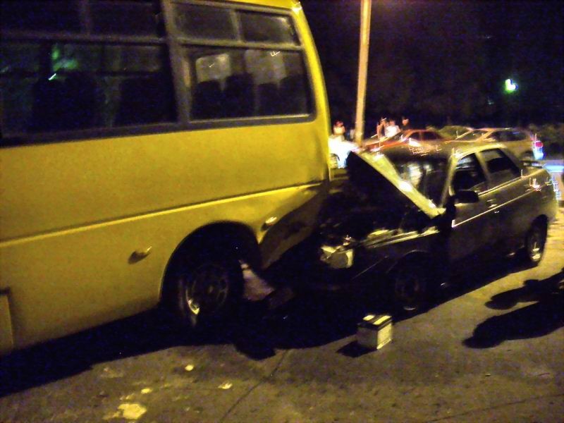 Автобус в остановке 1