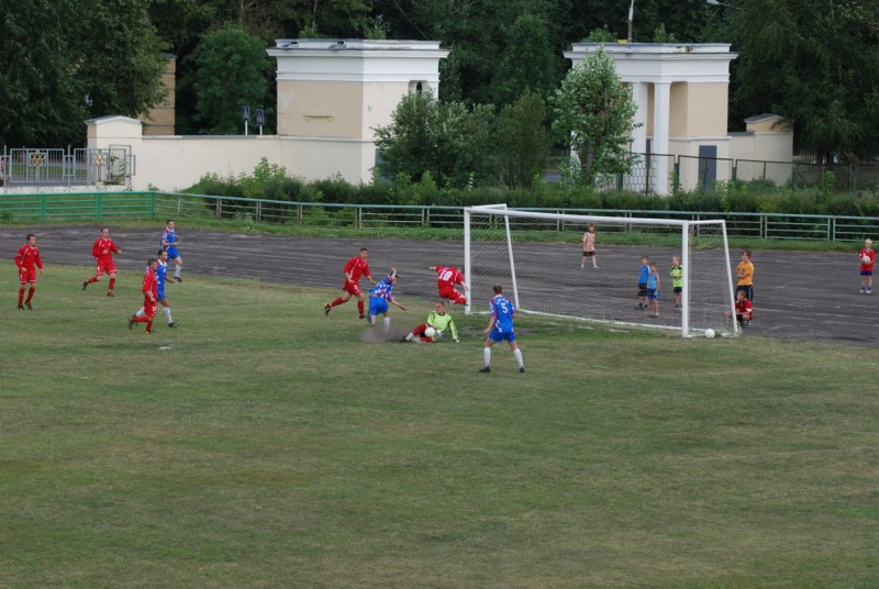 Опансая атака ФК "Саров". Вратарь "Спартака" ловит мяч