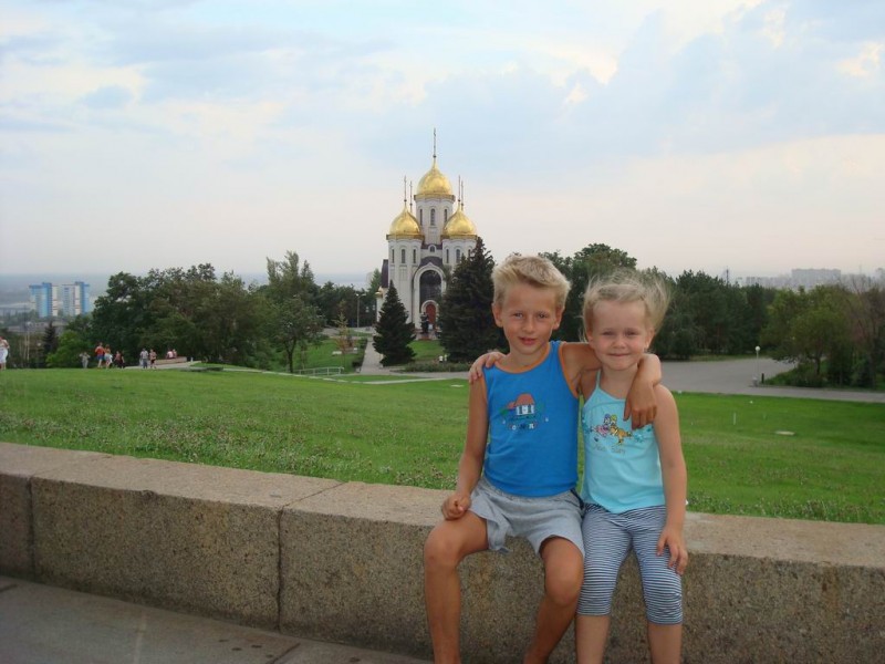 27-03 На Кургане с моей боевой подругой.jpg