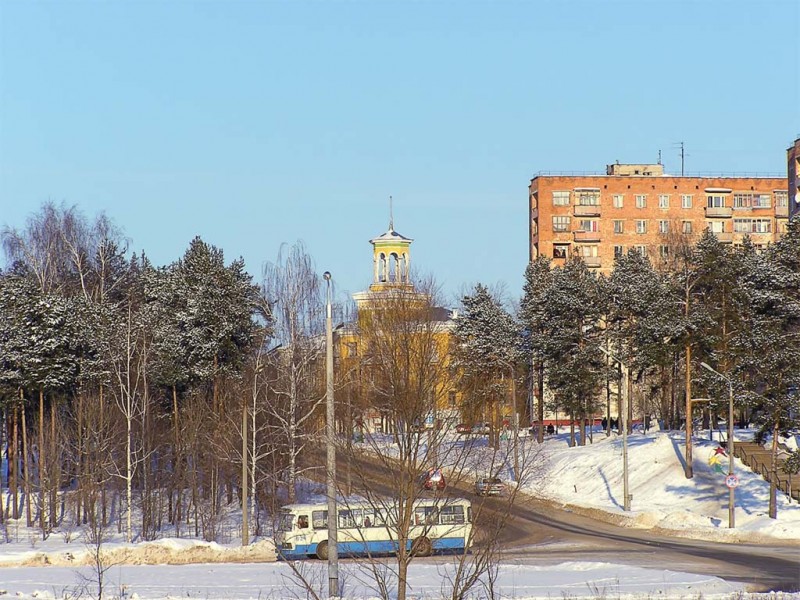 Дом со шпилем. Вид от Бассейна