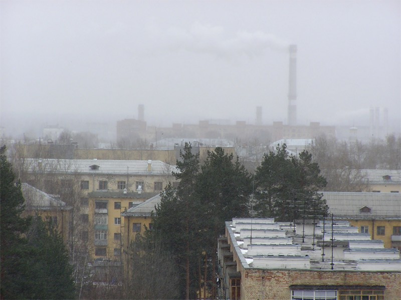 Вид на город в пасмурный день