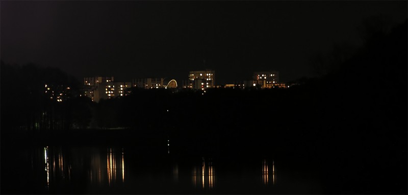 Ночной вид города от плотины... (начало октября 2003)