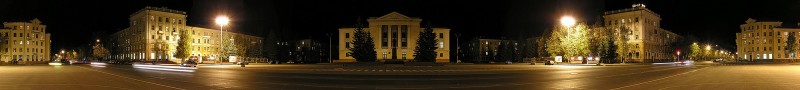 Площадь ночью. Панорама.