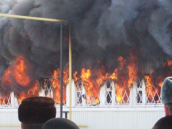 Горит магазин "1000 мелочей" в Цыгановке - 2